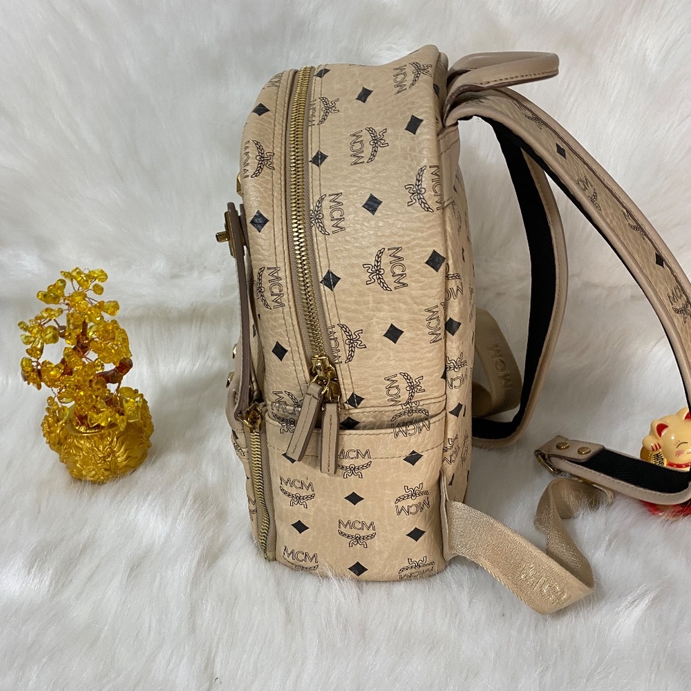Mcm Backpack Creme Visetos Studs Preowned Authent… - image 2